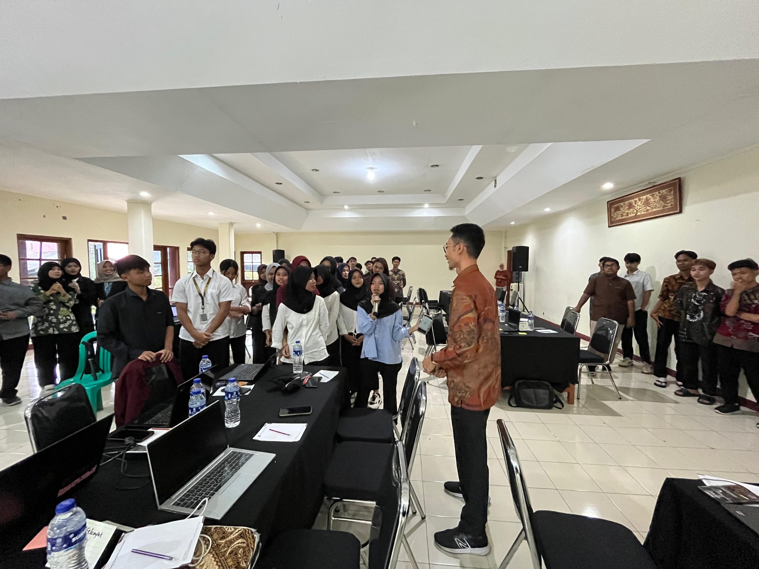ITTS Bersama Diskominfo Bogor Mengadakan Literasi Digital AI kepada siswa SMP & SMK