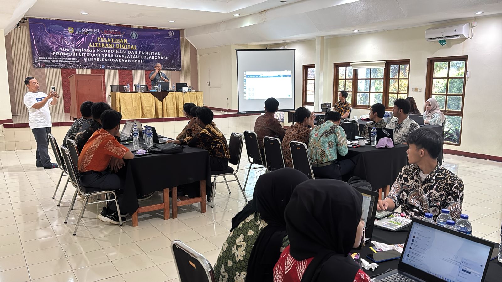 Hari Ke 2 Pelatihan Untuk Guru dan Siswa Di Bogor Tentang Server Local AI