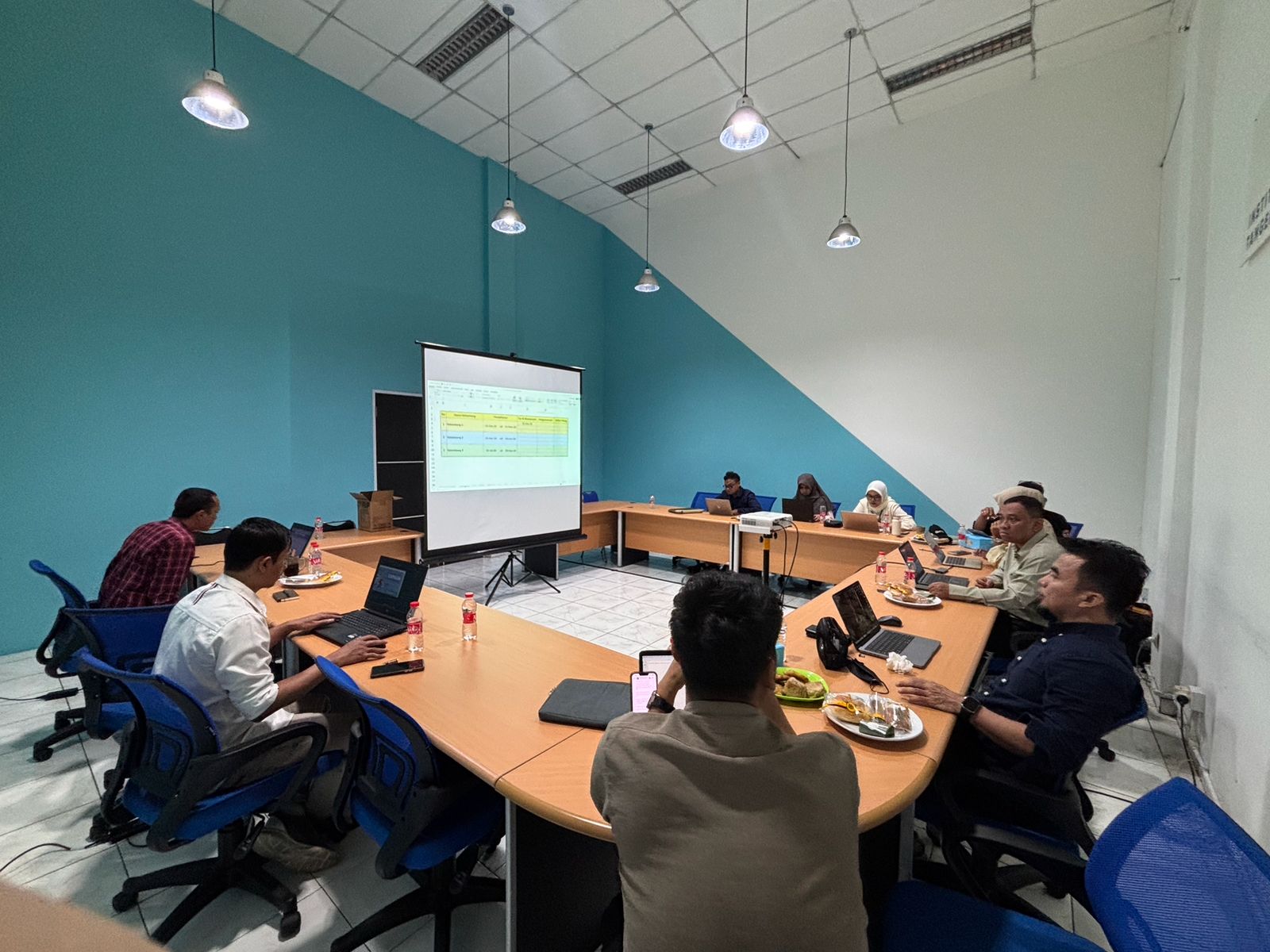 Rapat Koordinasi Mingguan Program Studi Teknologi Informasi ITTS Wujudkan Pelayanan Prima dan Daya Saing Global