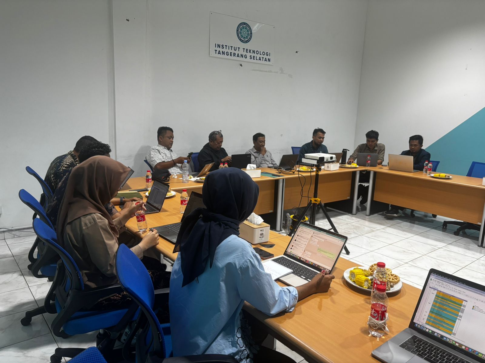 Rapat Rutin Mingguan: Memastikan Kelancaran Operasional dan Kualitas Akademik Program Studi Teknologi Informasi ITTS