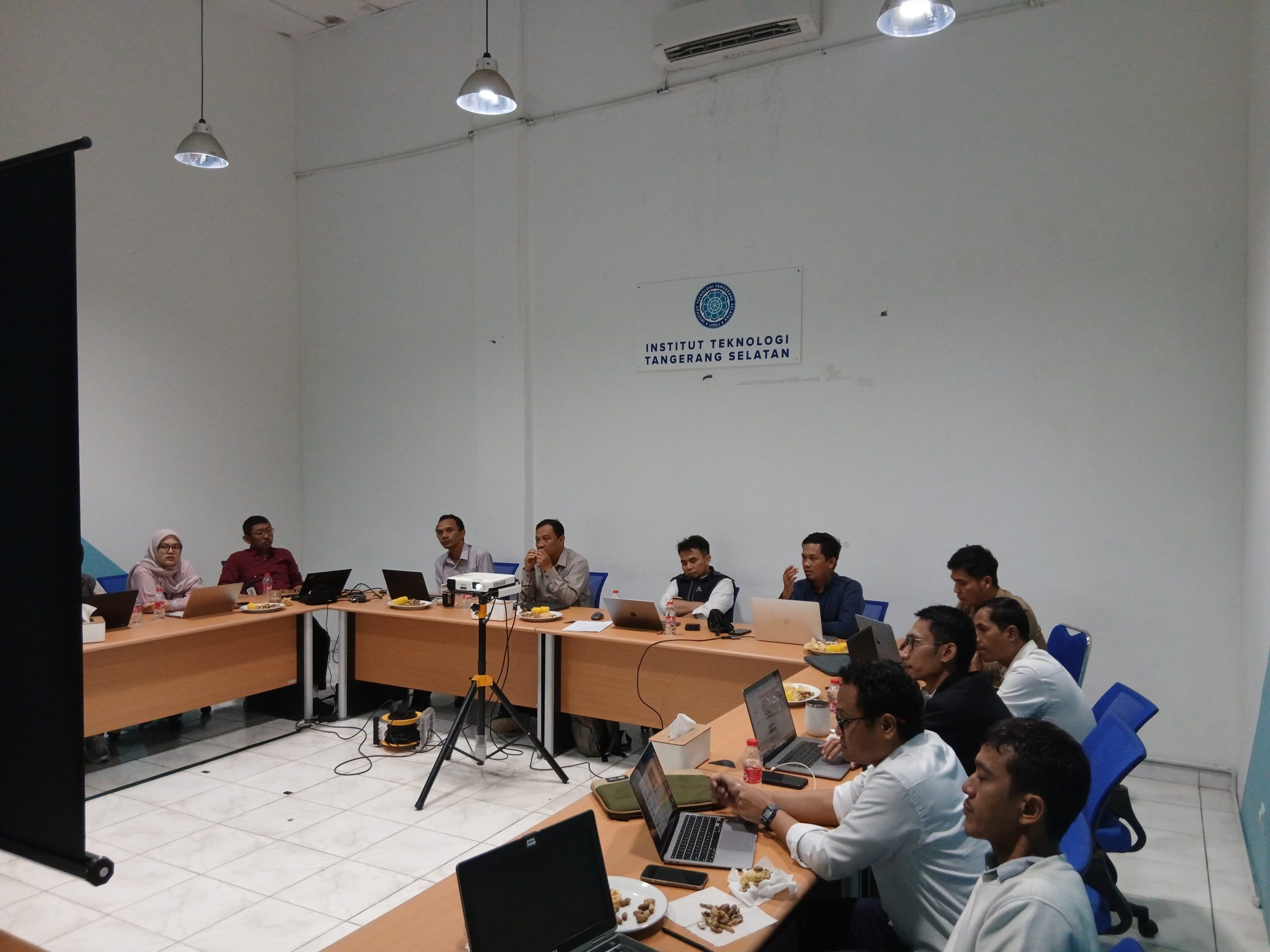 Rapat Rutin Mingguan Program Studi Teknologi Informasi ITTS Perkuat Komitmen Akademik dan Administratif