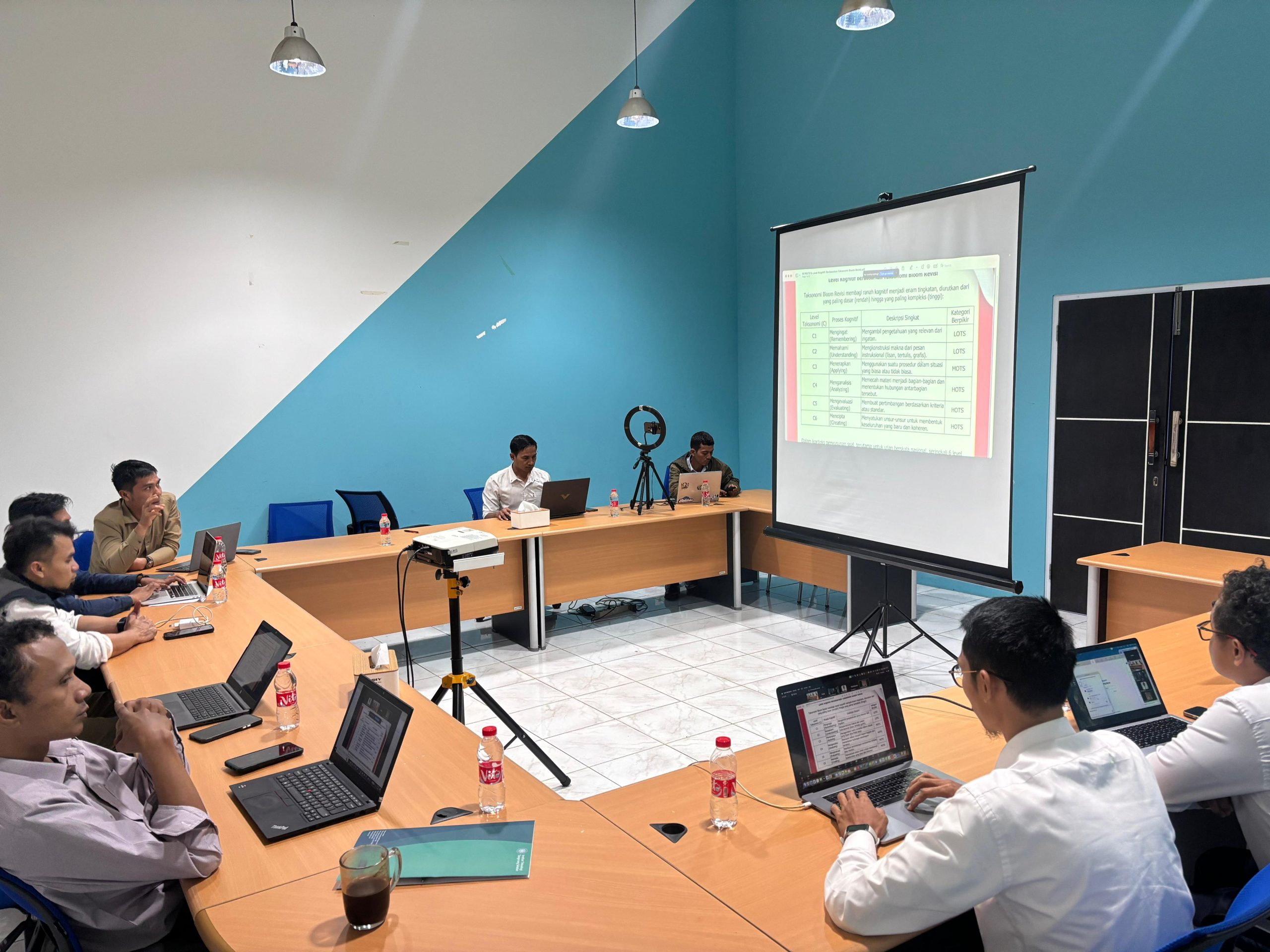 Rapat Dosen Persiapan Ujian Akhir Semester Ganjil 2025/2026: Komitmen ITTS Tingkatkan Kualitas Evaluasi Pembelajaran