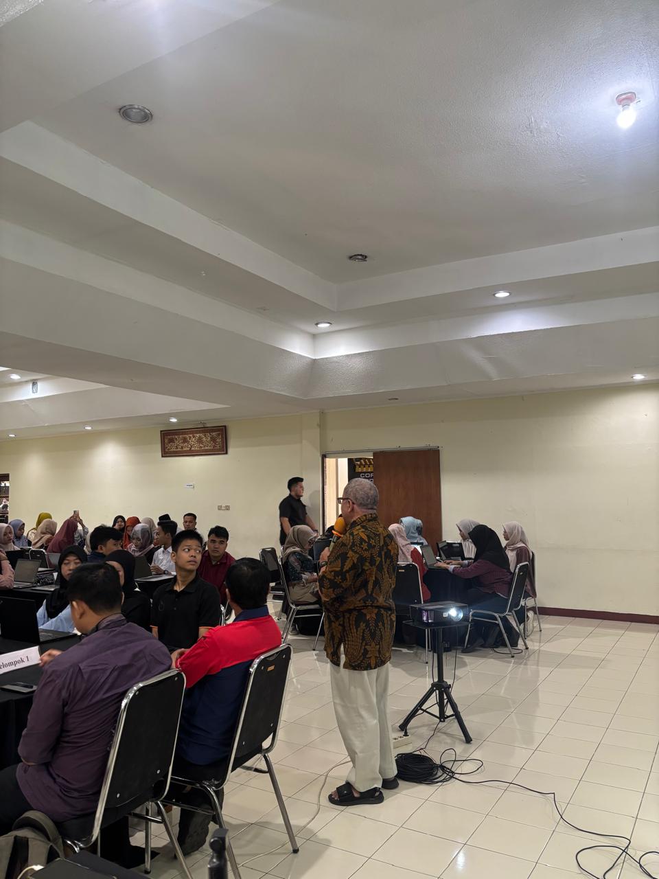 ITTS Memberikan Bimbingan Literasi AI Untuk Guru SMA SMK Kabupaten Bogor